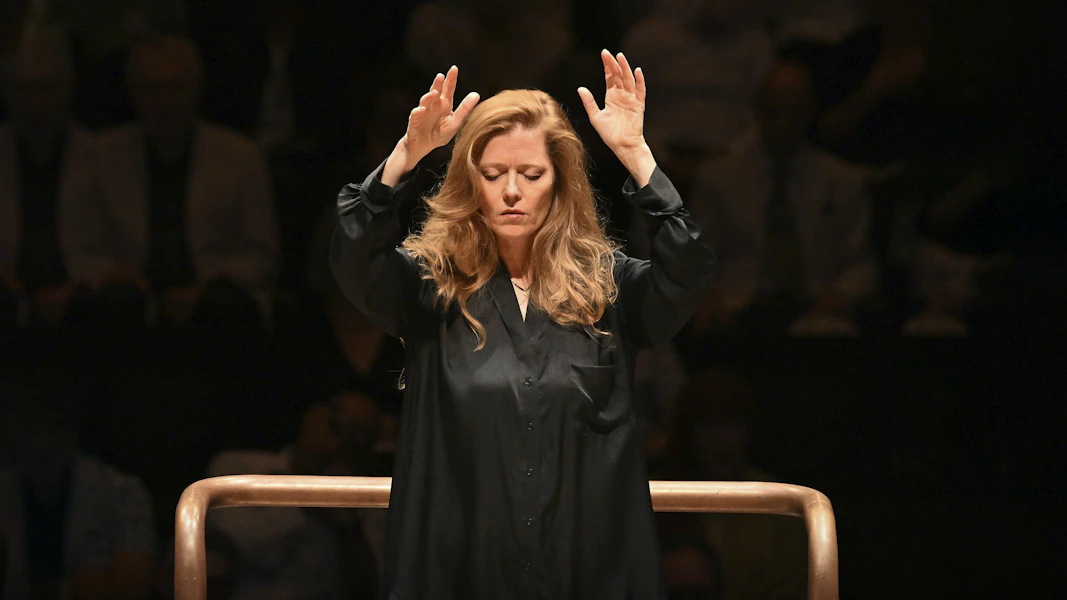 Barbara Hannigan conducts Ligeti & Strauss